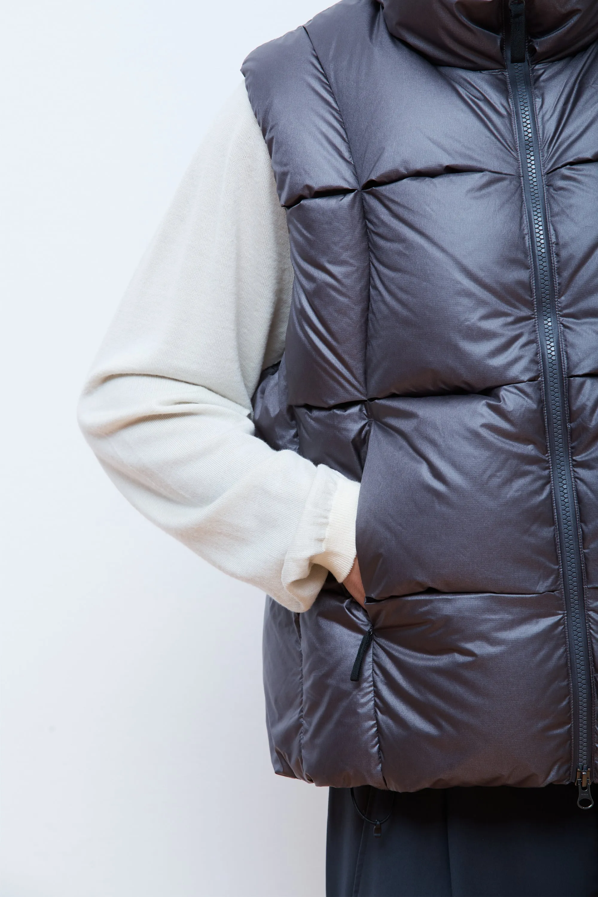Lead Grey 3D Down Vest for Optimal Warmth and Comfort