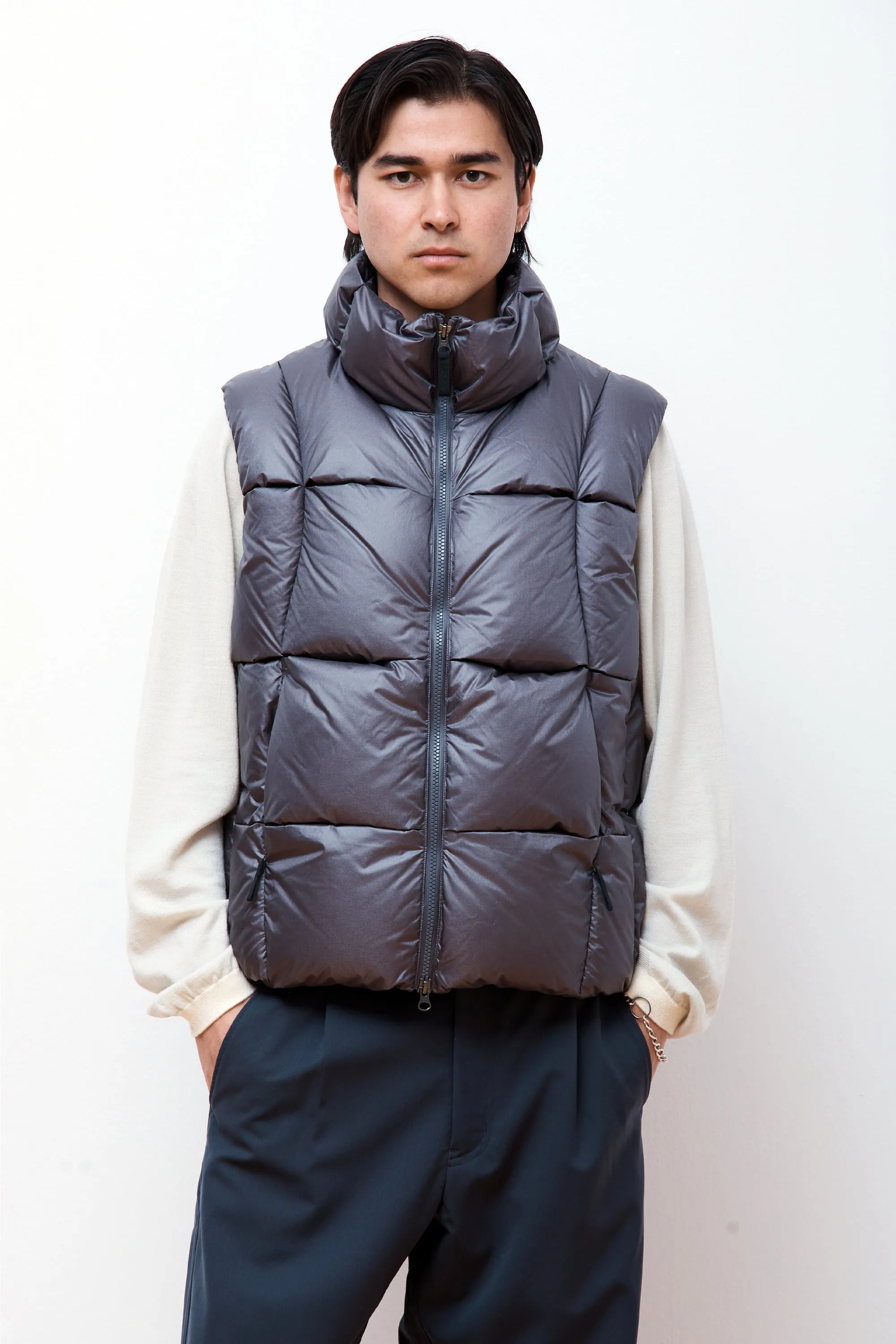 Lead Grey 3D Down Vest for Optimal Warmth and Comfort