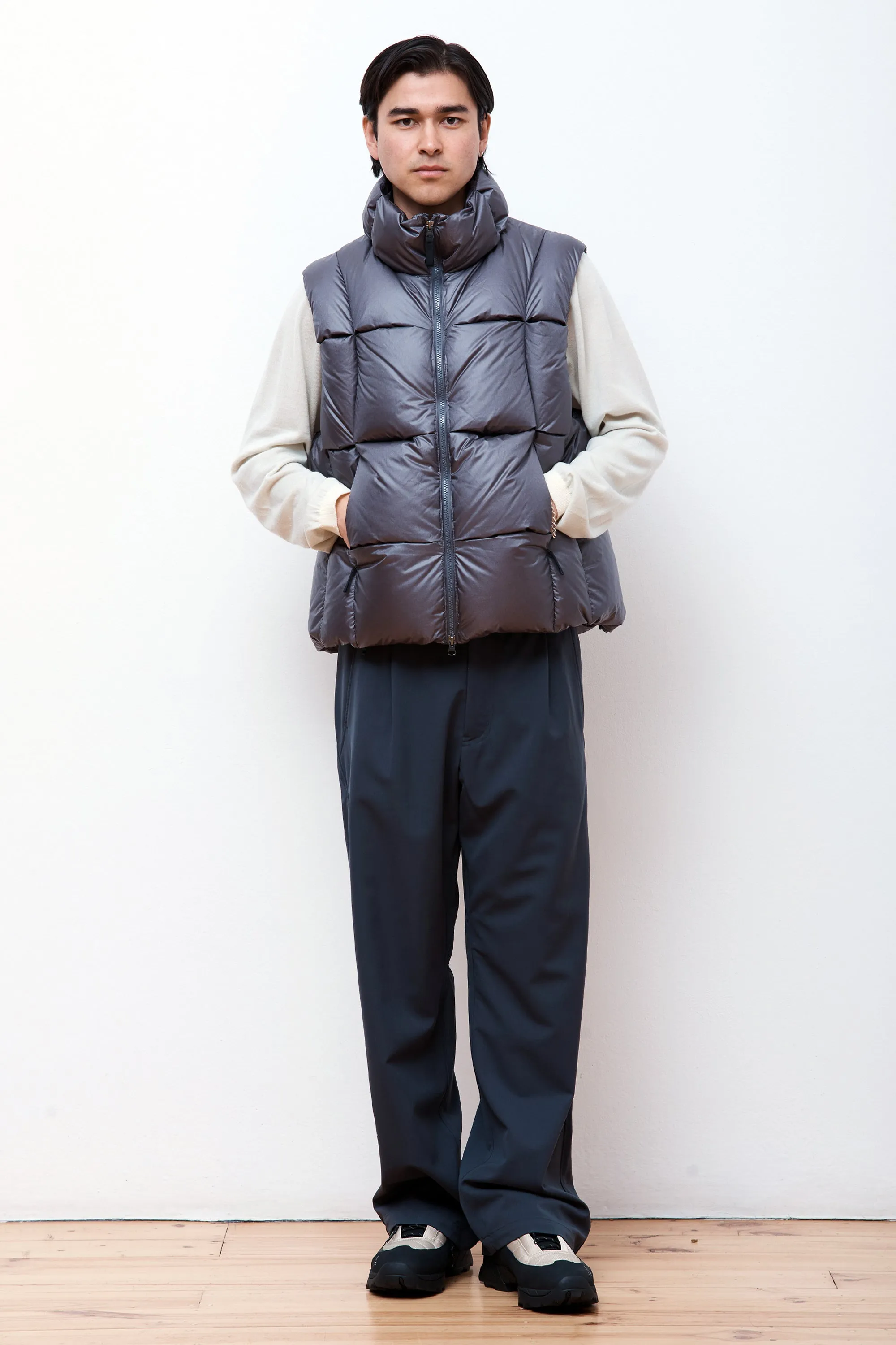 Lead Grey 3D Down Vest for Optimal Warmth and Comfort