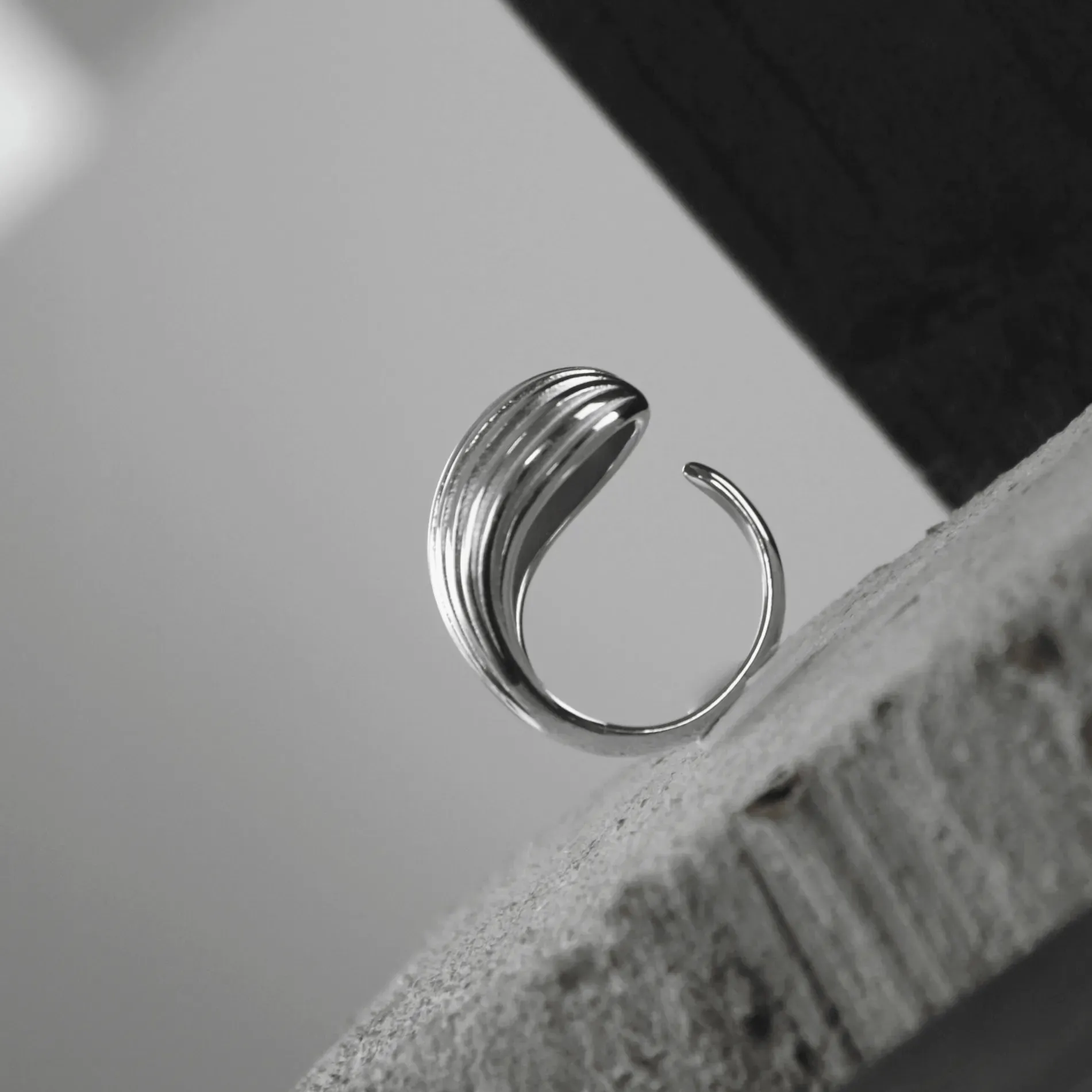 Courage Waterproof Ripple Paisley Ring Silver Plating