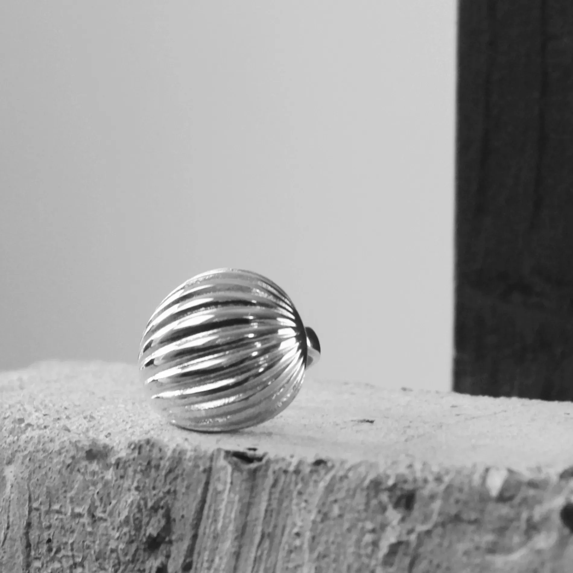 Courage Waterproof Ripple Paisley Ring Silver Plating