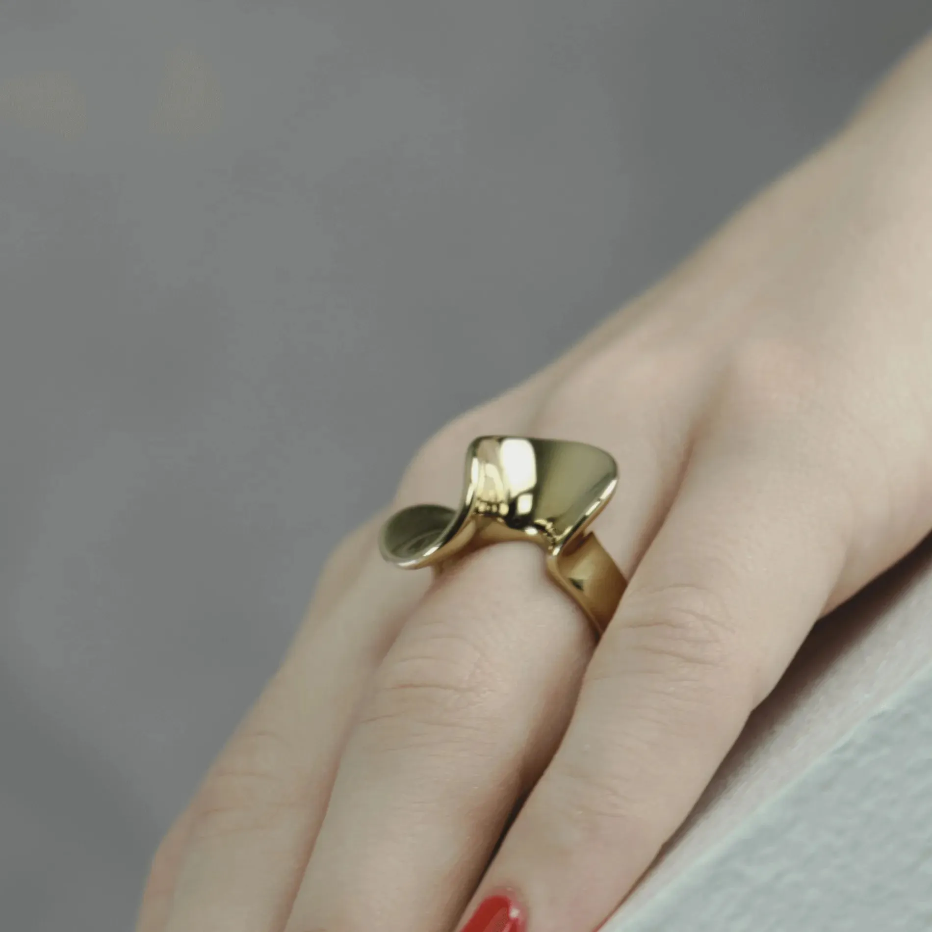 Courage Waterproof Single Twist Statement Ring Silver Plating