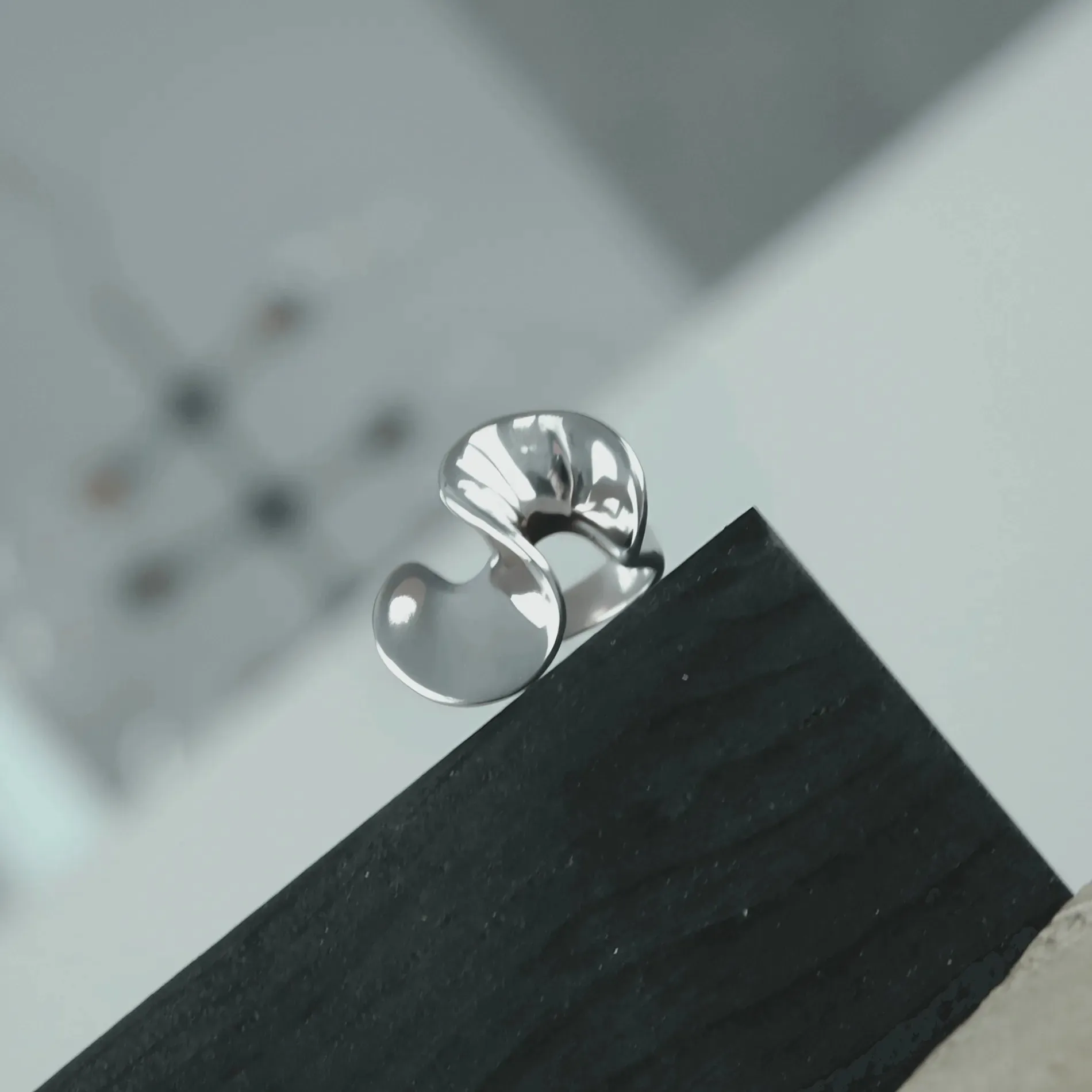 Courage Waterproof Single Twist Statement Ring Silver Plating