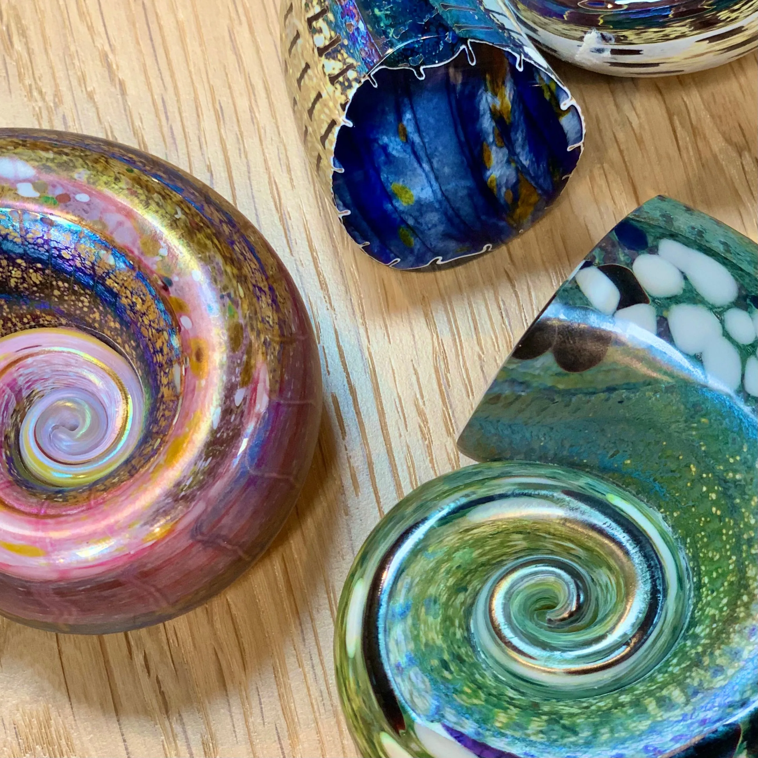Iridescent glass shell - Pink and Blue