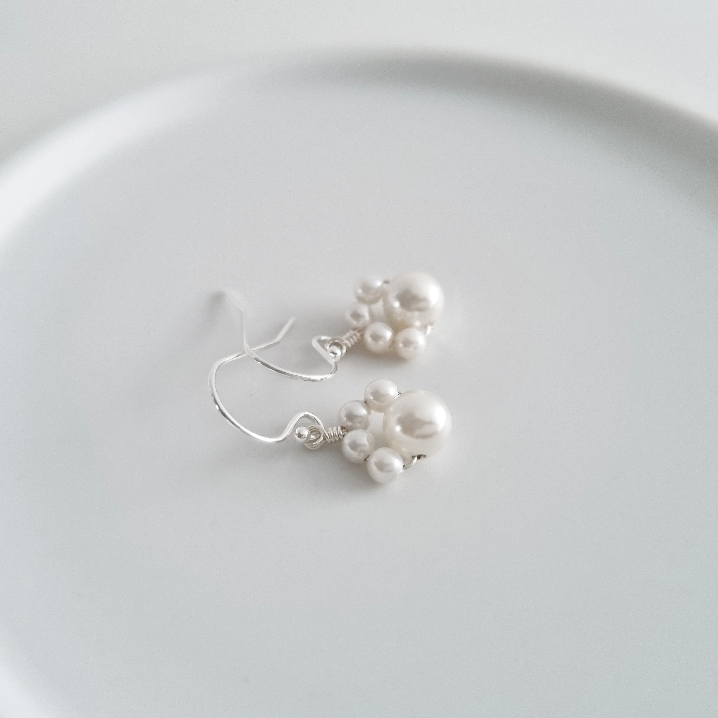 Pawprint Earrings / White Pearl