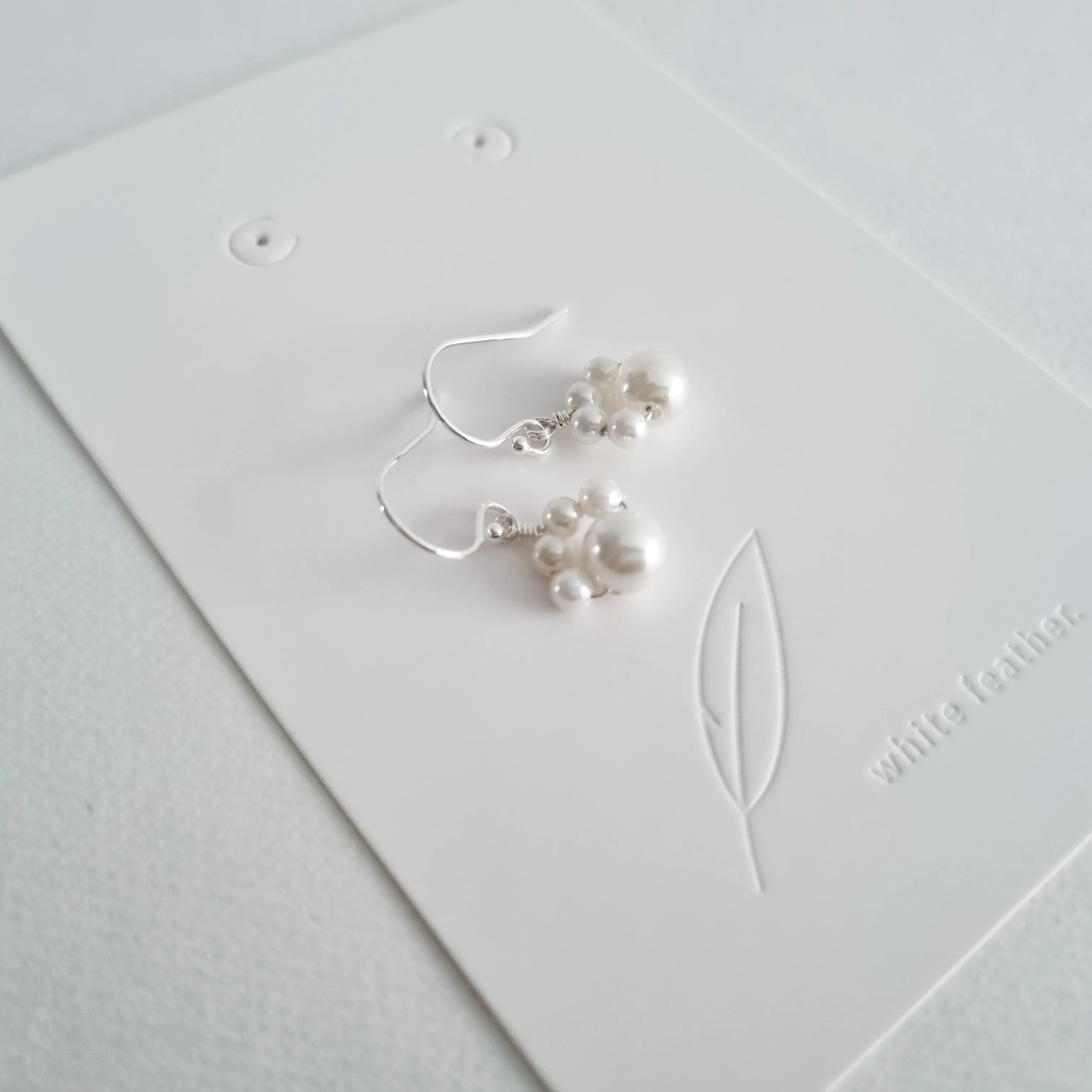 Pawprint Earrings / White Pearl