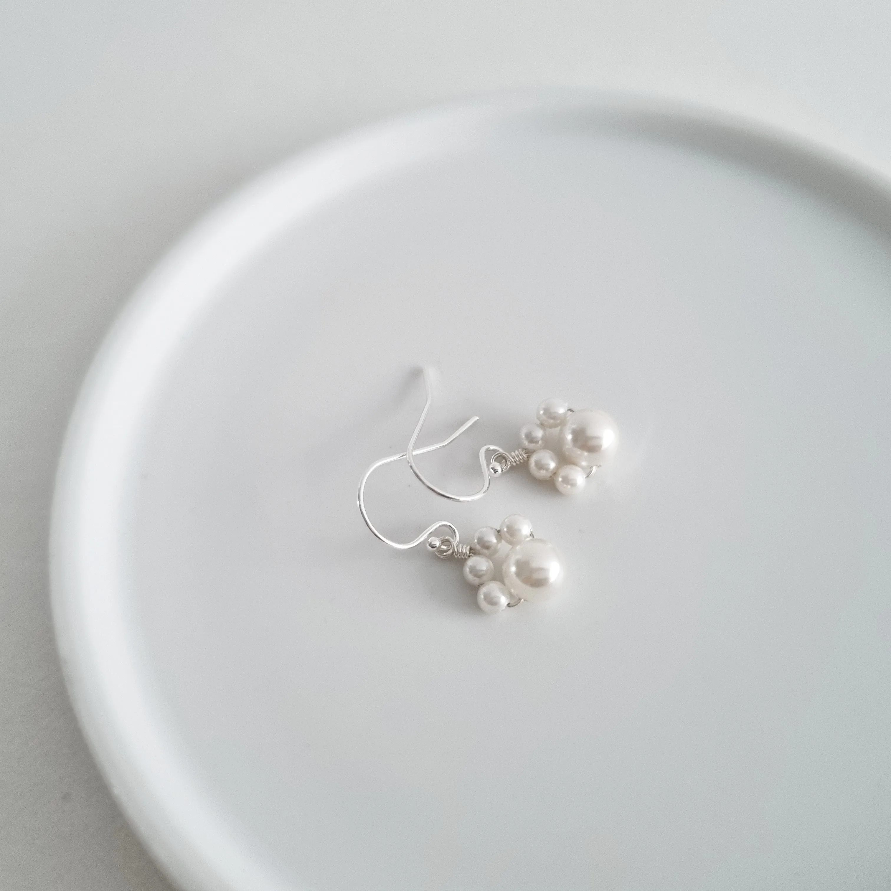 Pawprint Earrings / White Pearl