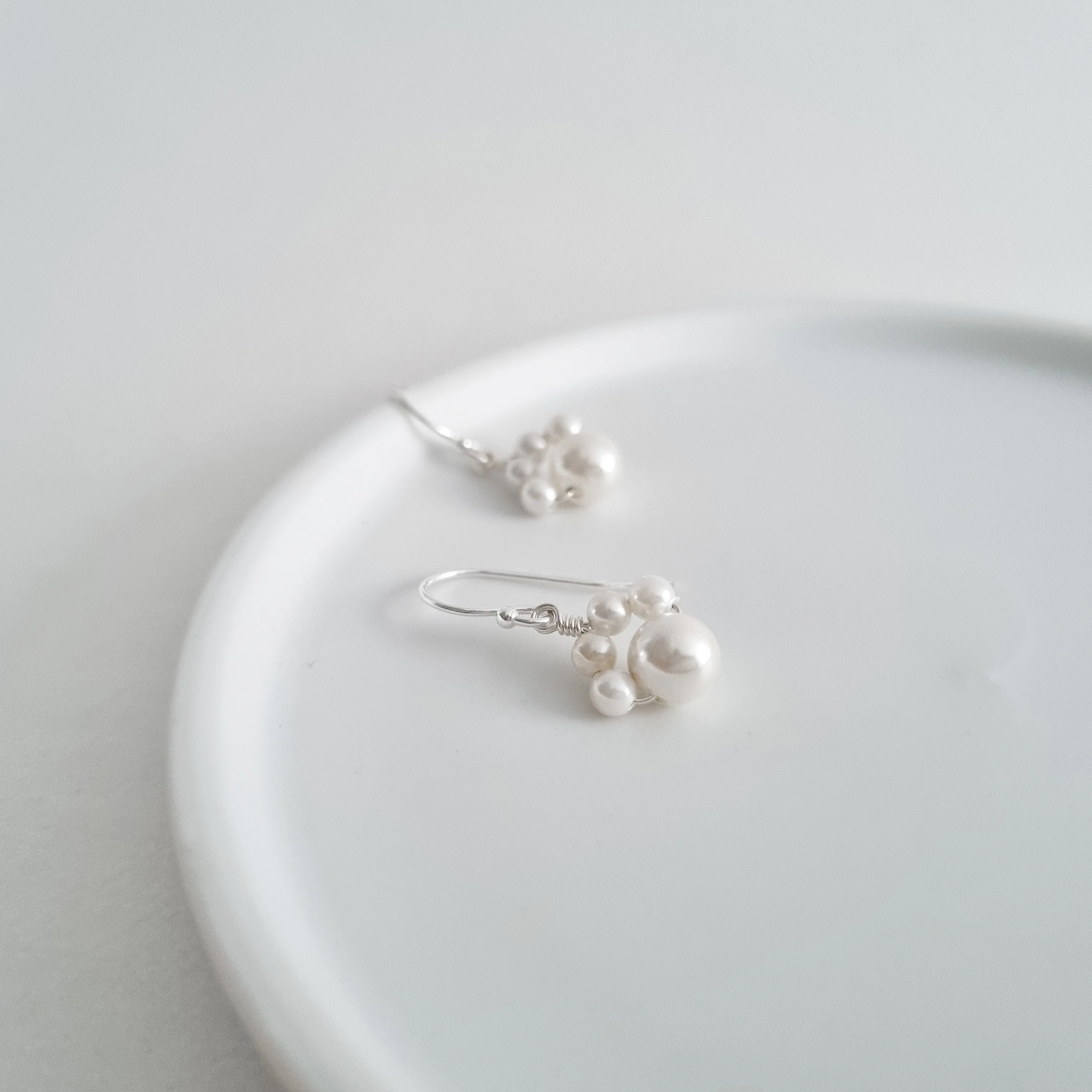 Pawprint Earrings / White Pearl