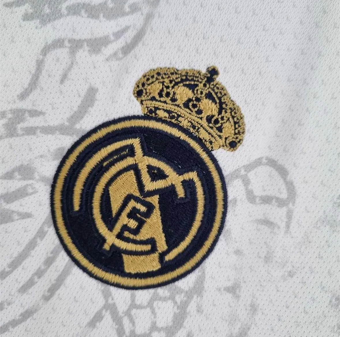 Real Madrid "Dragon Blanco" Jersey Kit