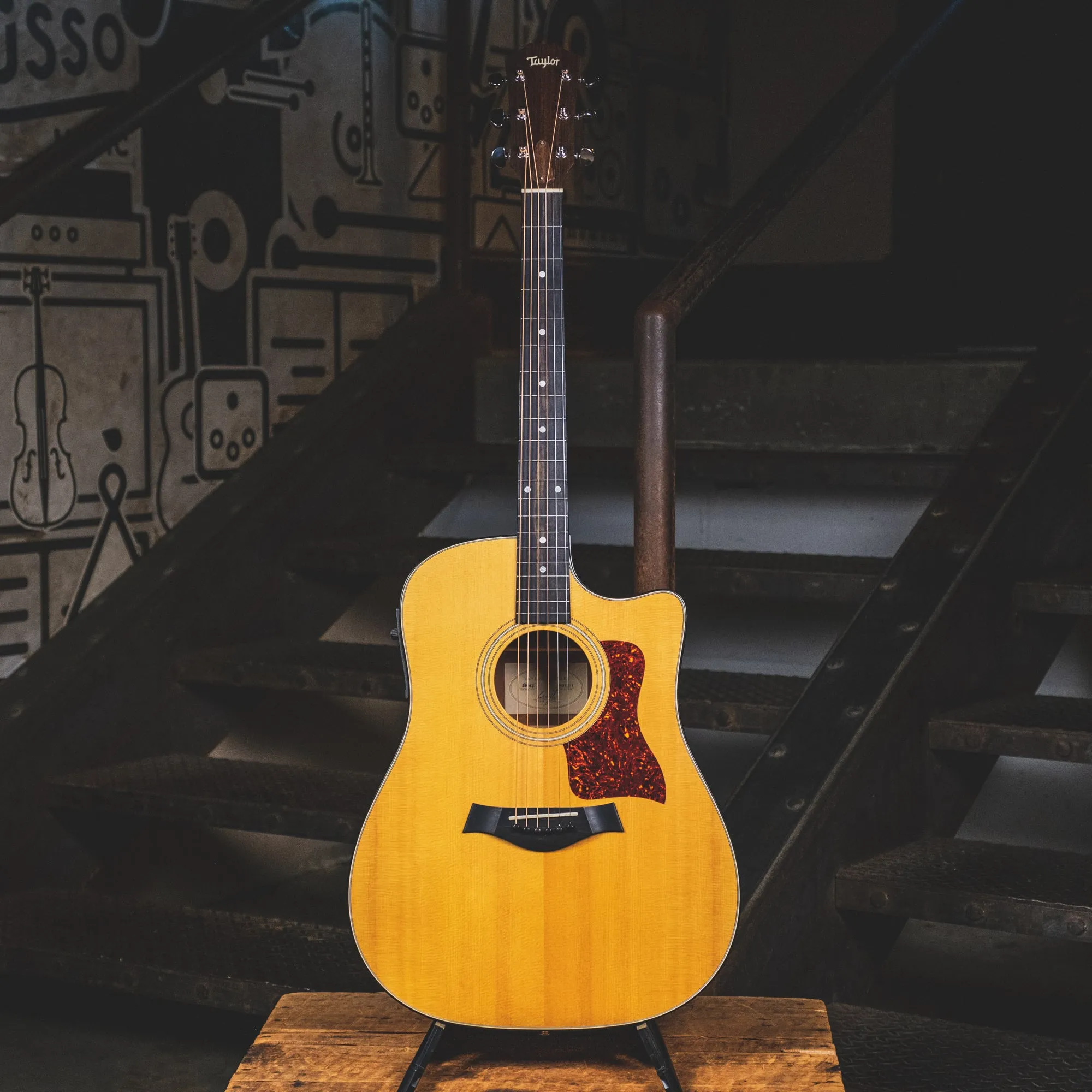 Taylor 1999 310-CE Acoustic Guitar, Natural With OHSC - Used