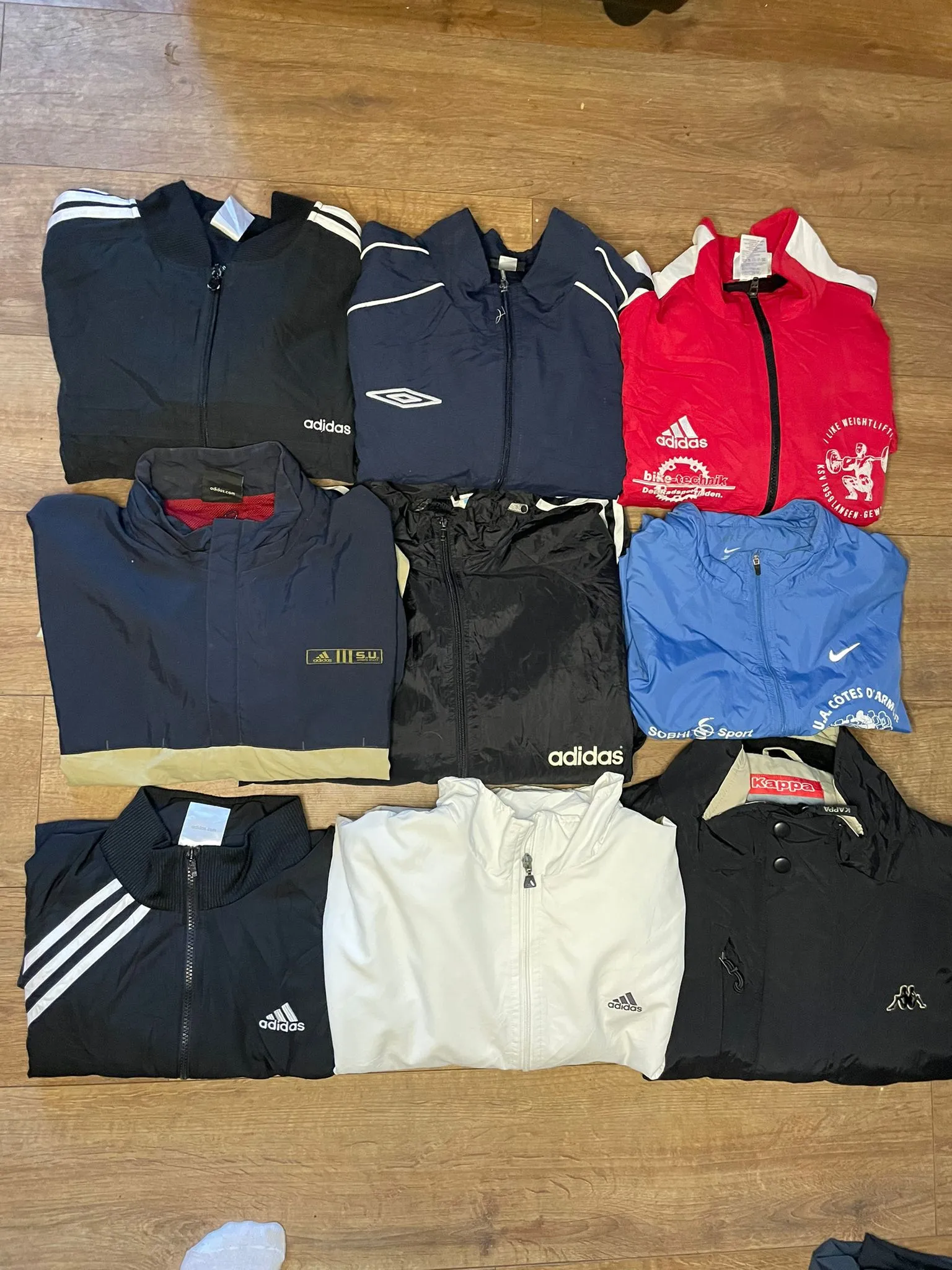 Windbreaker branded jackets x30